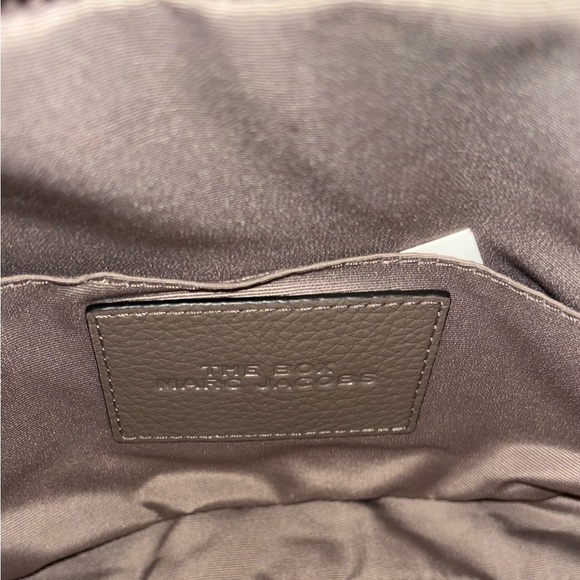 Marc Jacobs The Box Taupe Crossbody with Black Logo - Picture 5 of 6
